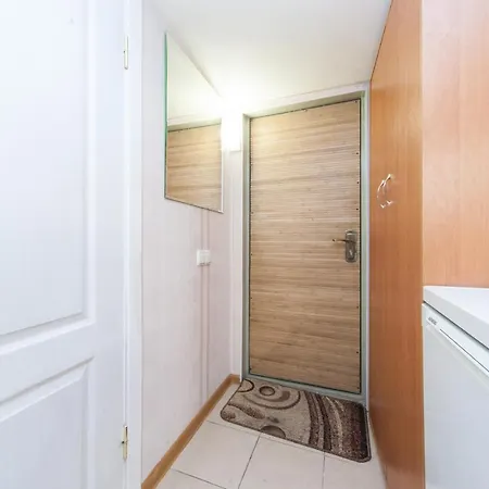 Бриз Мини Студия Полуподвал Apartment *