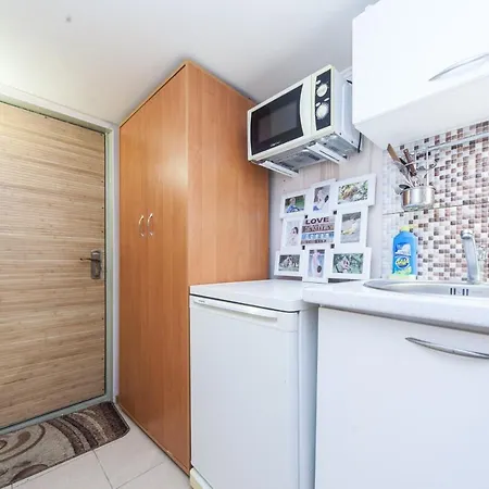 Apartment Бриз Мини Студия Полуподвал *